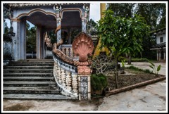 階段に蛇の手すり