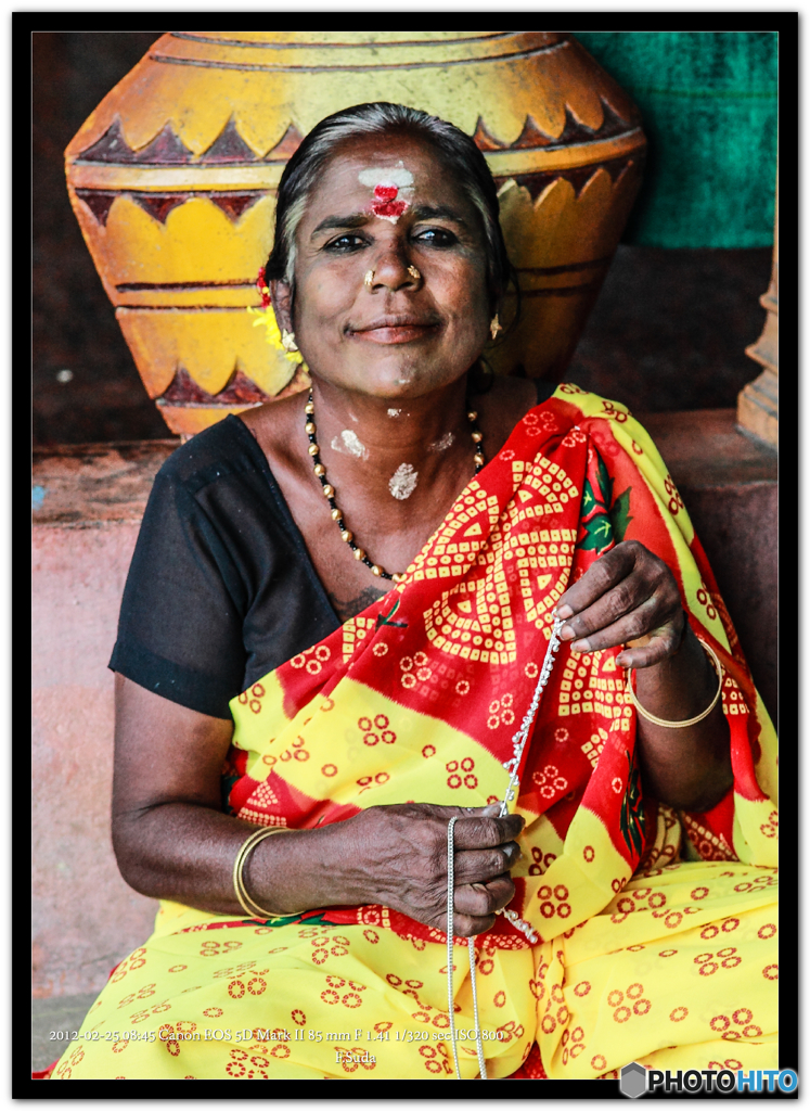 土産売るおばさん