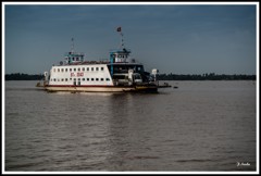 トラビン市と結ぶフェリー