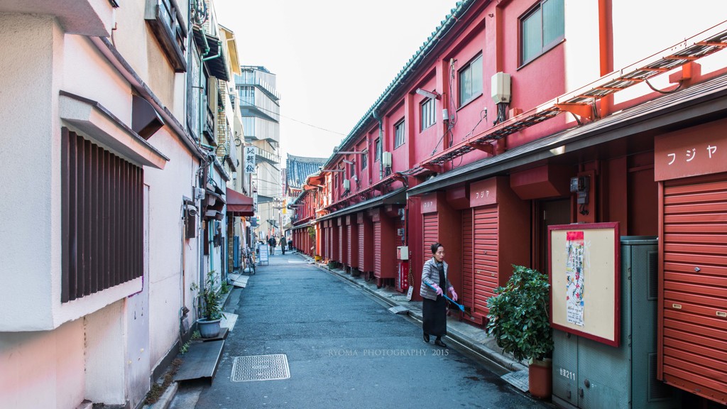 店の裏顏