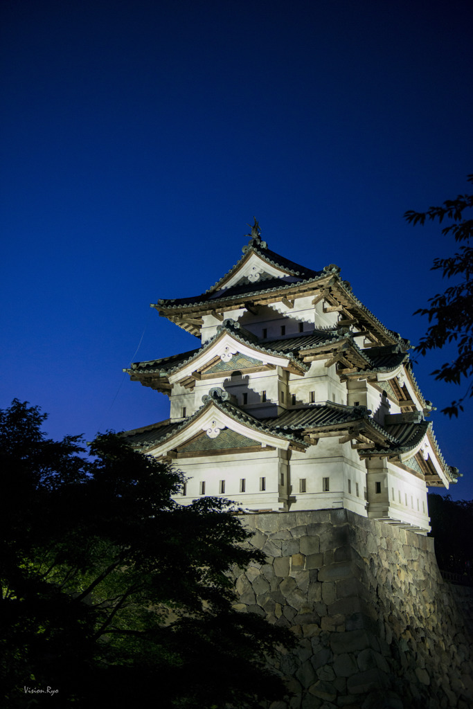夜の城