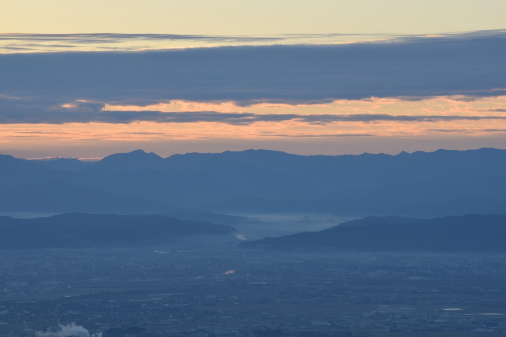 弥彦山頂から