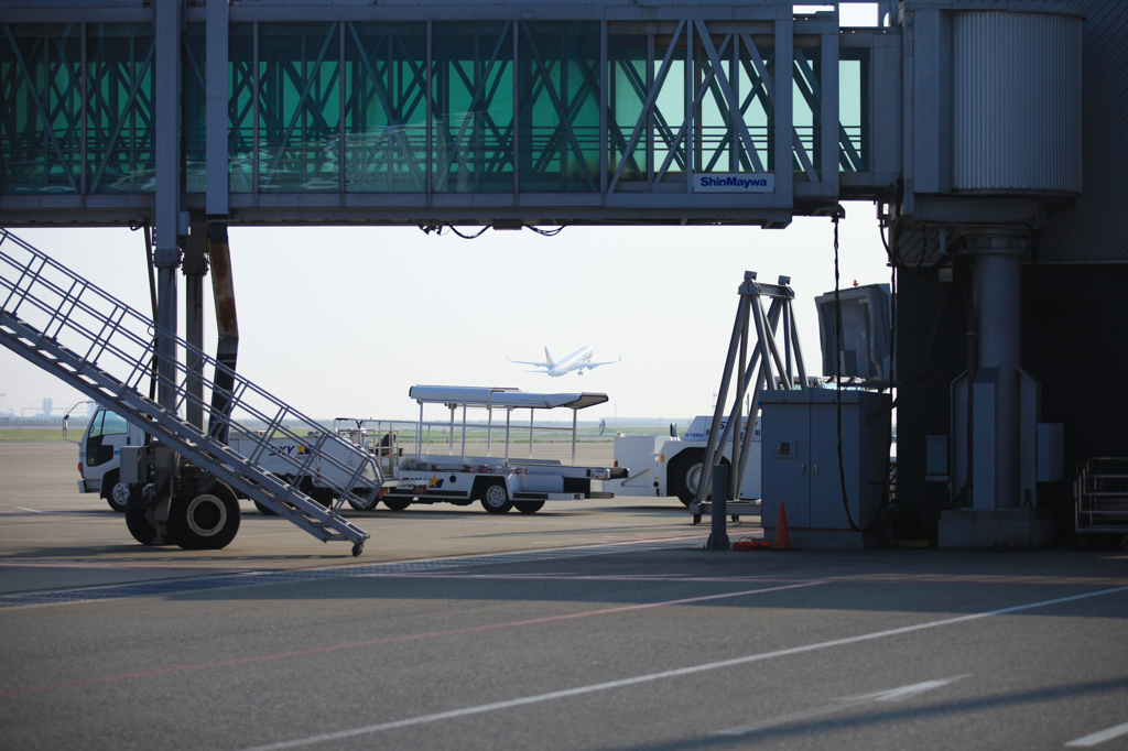 灼熱の神戸空港06