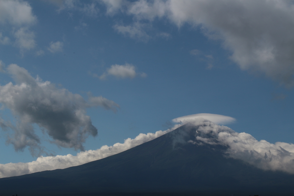 河口湖から臨む富士山。