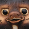 タヌキの置物。