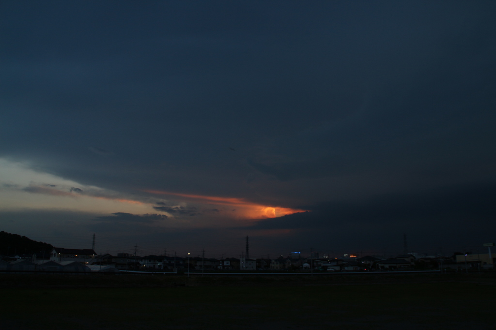 8月22日、夕暮れ。