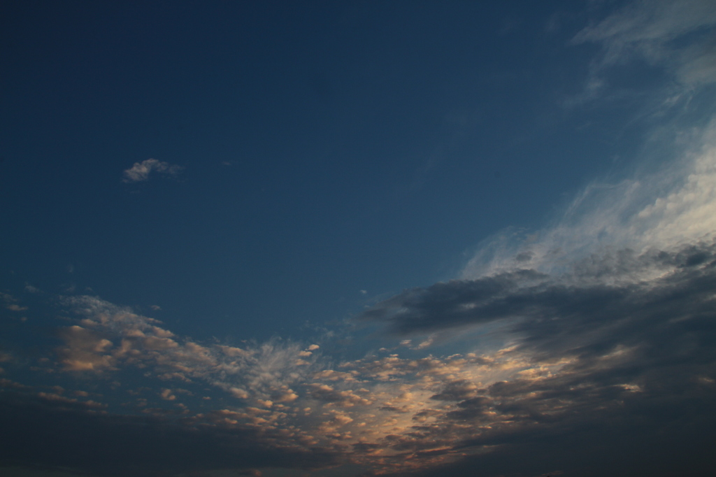色付く雲たち。
