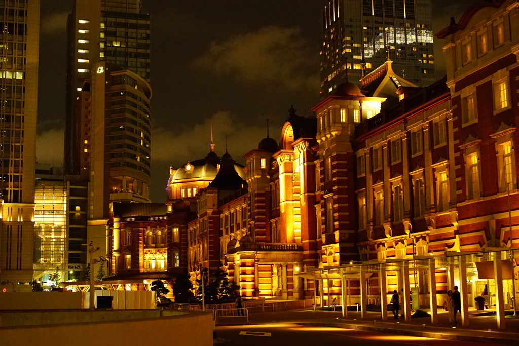 東京駅夜景手持ちJPEG撮って出し