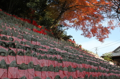 紅葉と千体地蔵