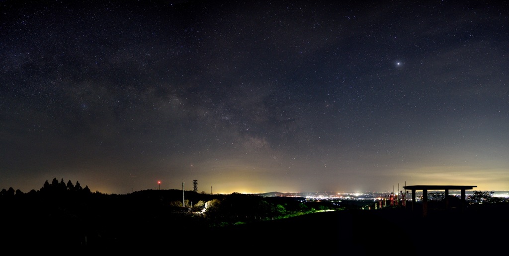 加護坊山からの夜景と天の川