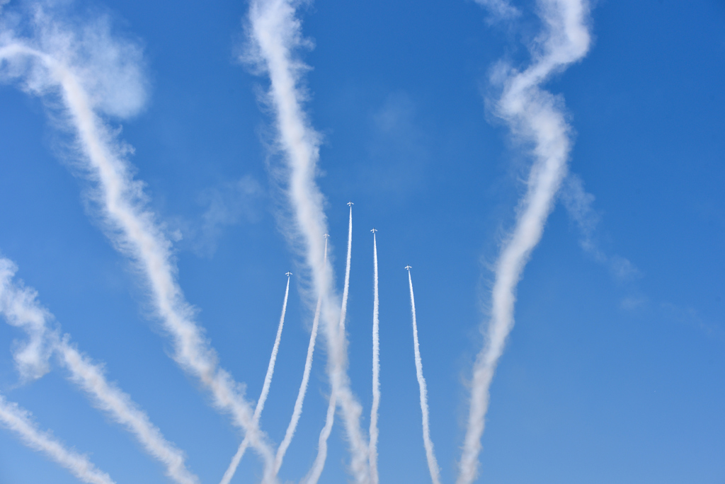 青空に舞うブルーインパルス②