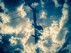 雲と電柱