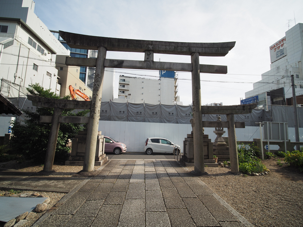 三輪神社鳥居