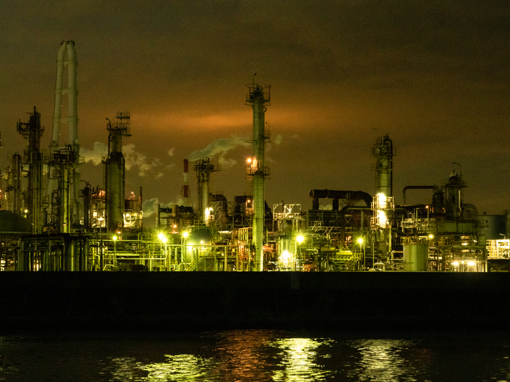 四日市工場夜景 赤い空