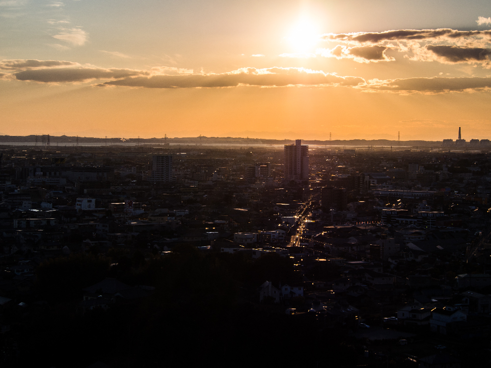 夕日に染まる