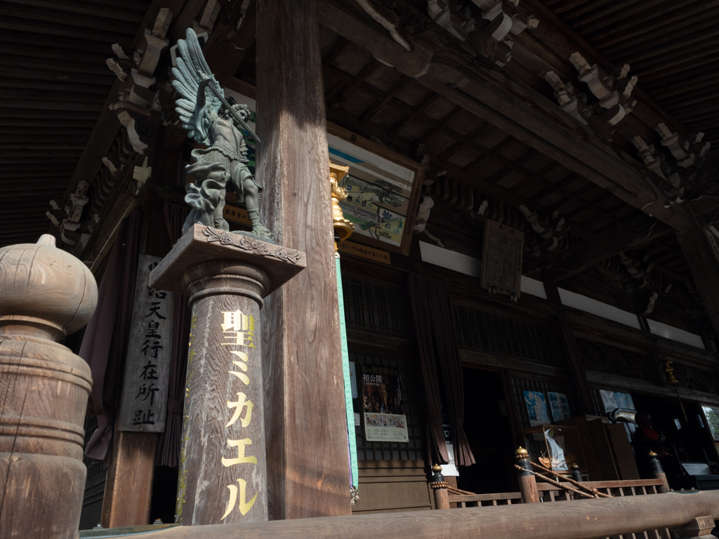 寺にミカエル