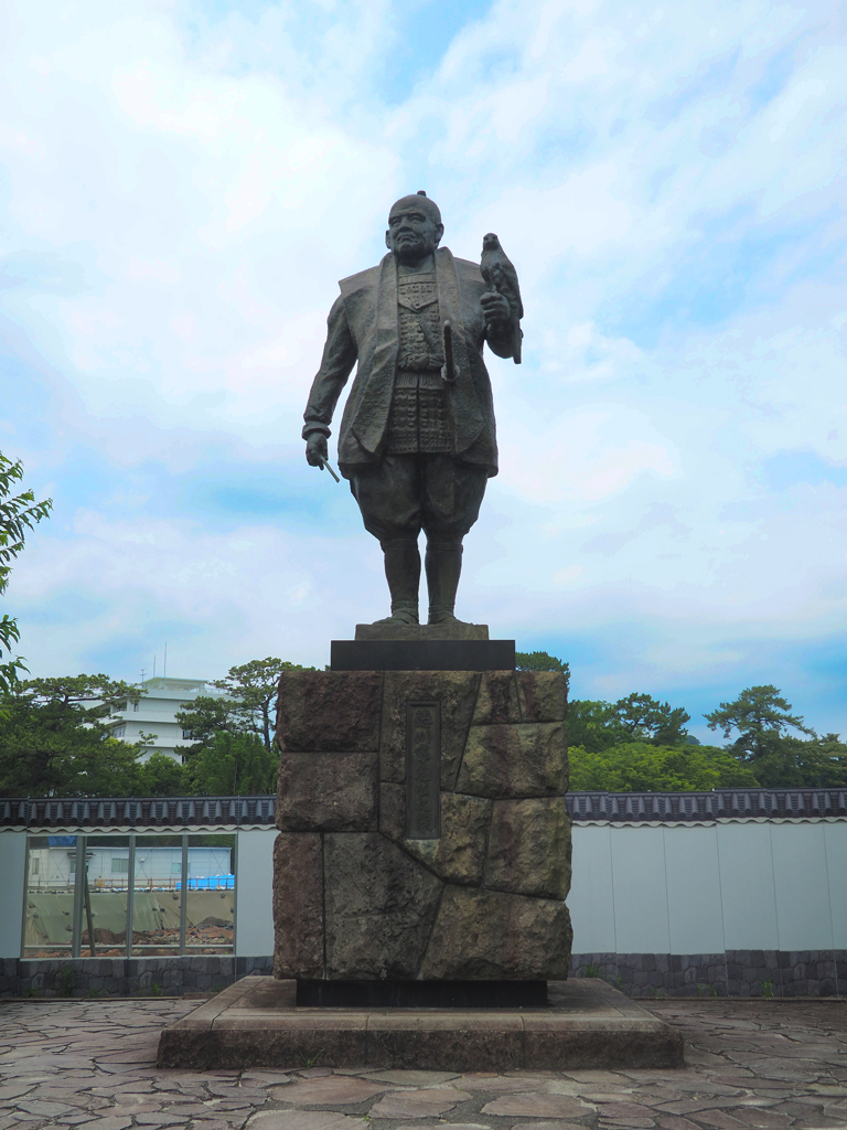 駿府城家康公像