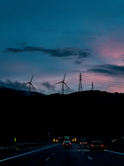 山と風車と夕景