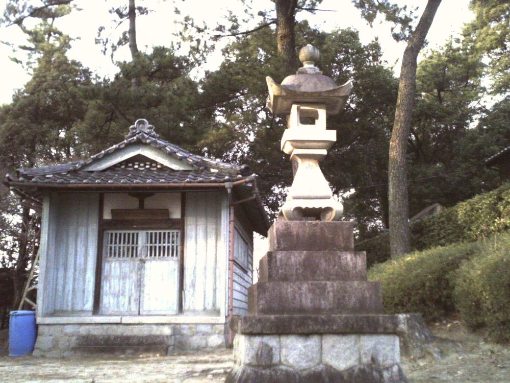 青と灯篭