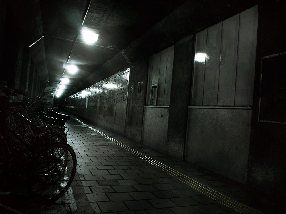 名駅 高架下自転車置き場