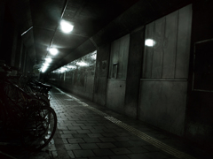 名駅 高架下自転車置き場
