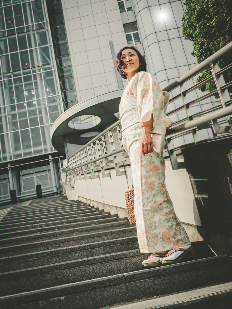 着物女子 階段