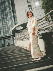 着物女子 階段