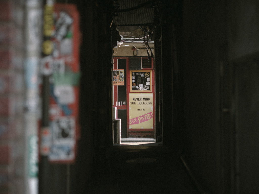 奥ピストルズ