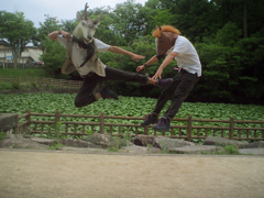 うましかジャンプキック！！