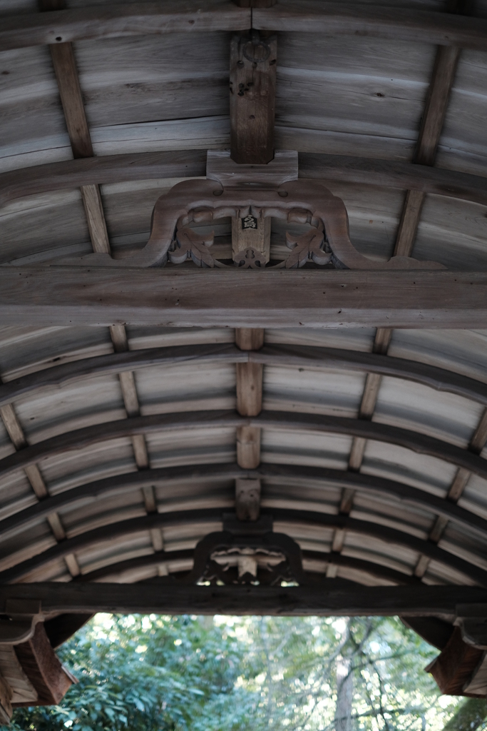 石上神宮内出雲建雄神社拝殿馬道（奈良）