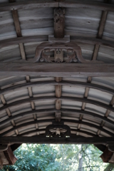 石上神宮内出雲建雄神社拝殿馬道（奈良）