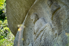 当尾の石仏・わらい仏 (岩船阿弥陀三尊磨崖仏)（京都府木津川市）