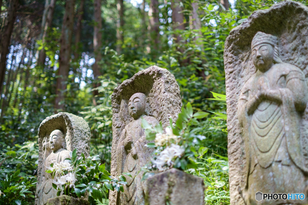 三体の石仏（奈良県葛城市）