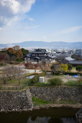 郡山城跡天守台から城址会館を望む（奈良県大和郡山市）