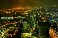夜の港町