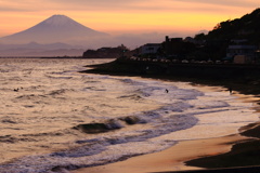 夕暮れの潮騒