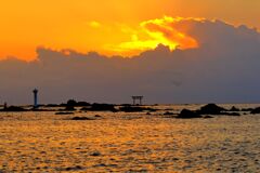 夕映えの海