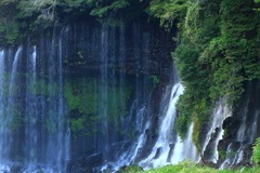 癒されし白糸の滝