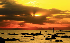 夕映えの海