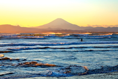夕映えの海