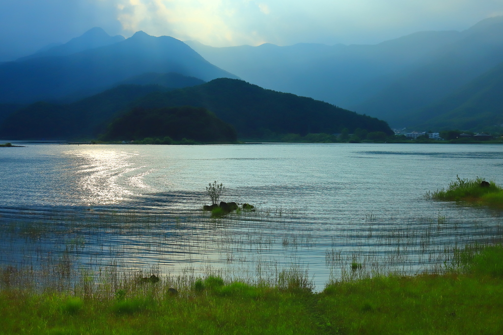微光の水辺