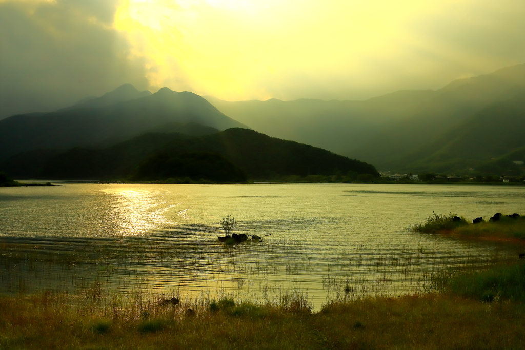 黄昏の湖畔