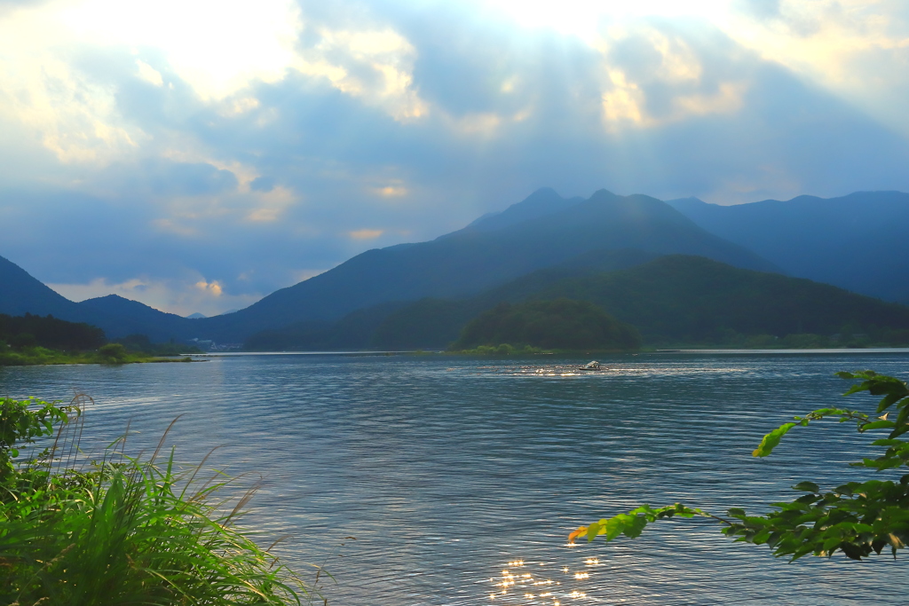 静かな湖畔