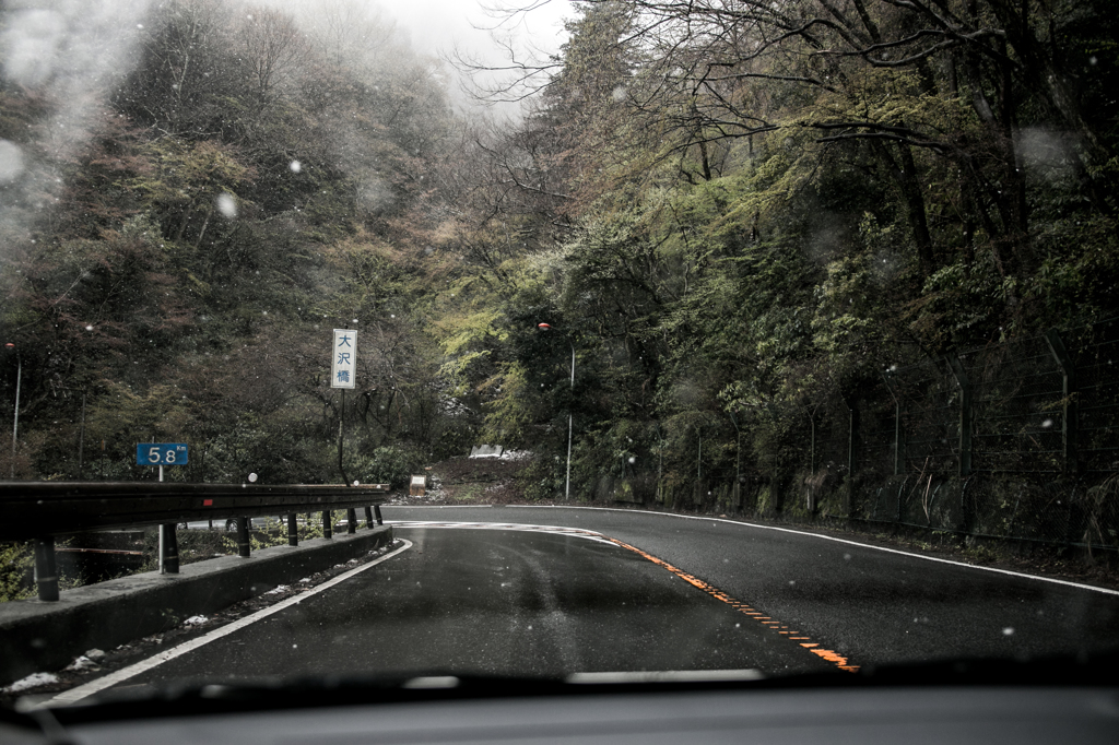 ４月８日　箱根は雪です。