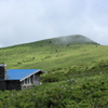 青屋根の小屋