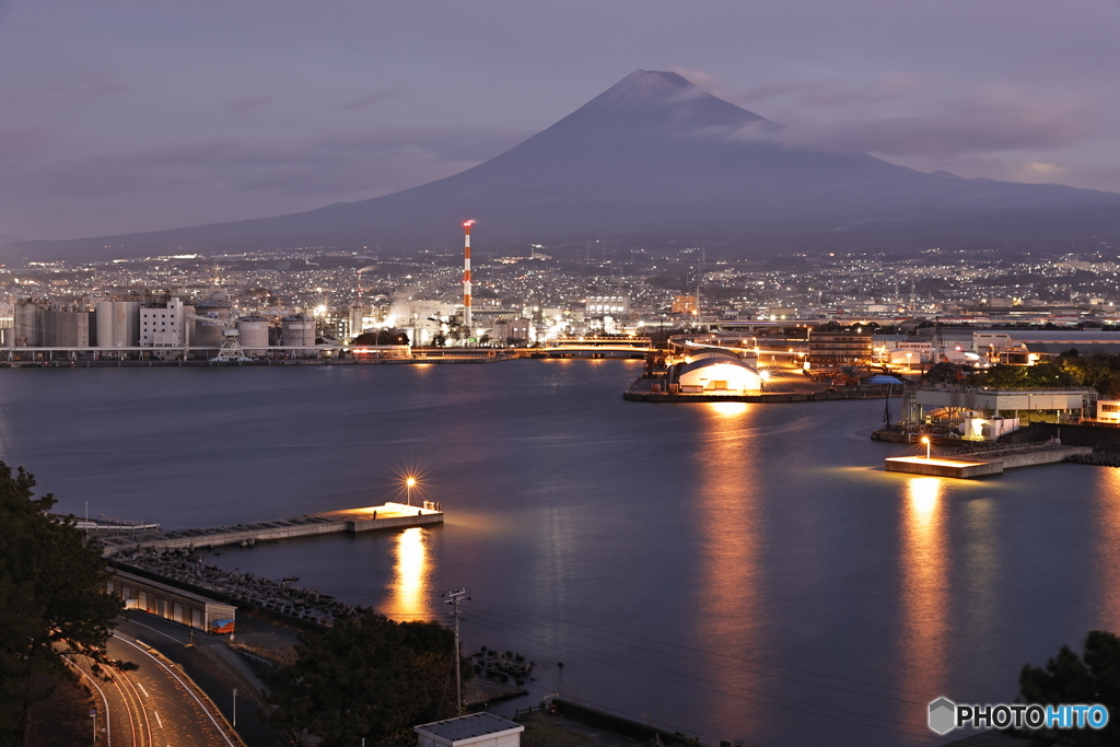 富士と工場夜景