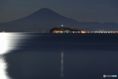 光の道と江ノ島