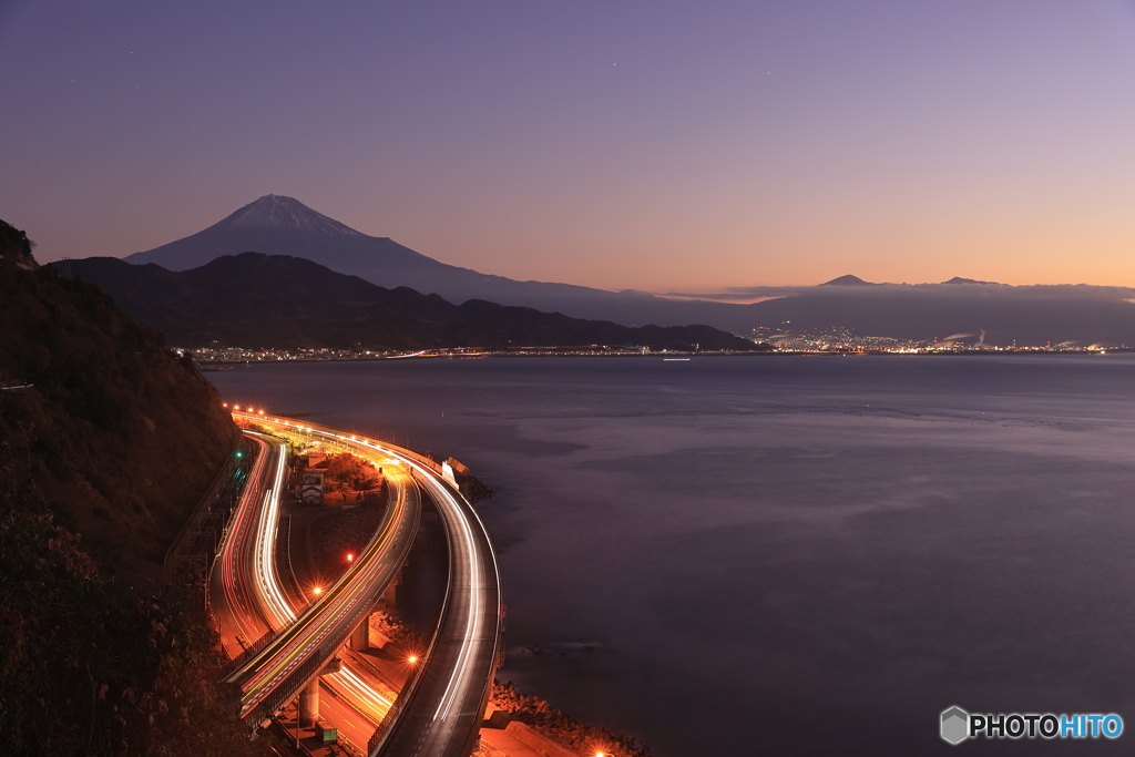 光跡の夜明け