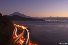 光跡の夜明け