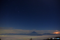 「オリオン座と雲海の中」